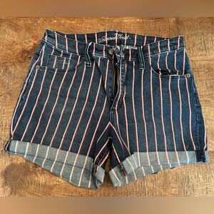 ❤️💙 Universal threads striped shorts